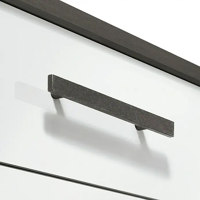 Häfele Möbelgriff - L x B x H: 18,8 x 2,7 x 1,7 cm - Nahaufnahme eines modernen Schrankgriffs mit rechteckigem Design und dunkler Metalloberfläche.