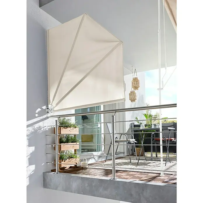 Sunfun Balkonfächer - Beige, 1,4 x 1,4 m - Cremefarbenes, an der Wand montiertes Stoff-Sonnensegel, das Schatten auf einem Balkon spendet.