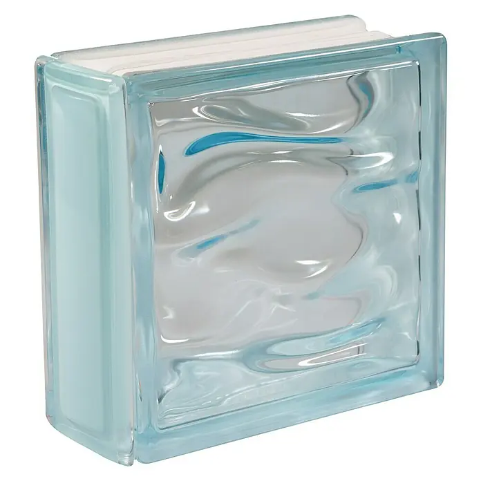Fuchs Design Perfil de bloques de vidrio - Azul claro, 18 x 8 cm, Vidrio - Primer plano de un bloque de vidrio ondulado decorativo en tonos azules suaves, mostrando textura y efectos de luz.