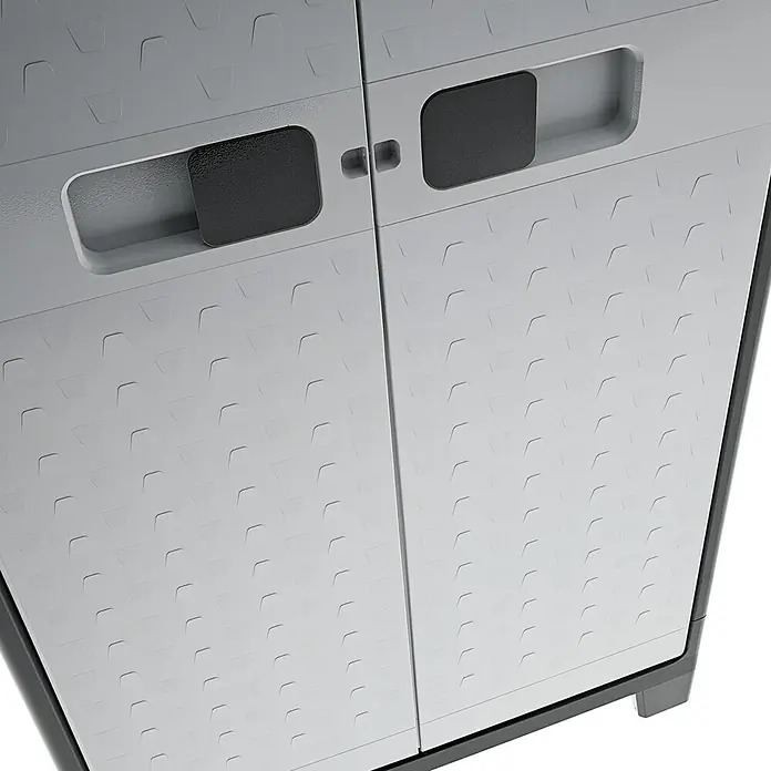 Regalux Space Line Kunststoff-Mehrzweckschrank - L x B x H: 44 x 80 x 182 cm, Anzahl Türen: 2 Stk., Grau/Schwarz - Eine Nahaufnahme eines grauen Kunststoffschranks mit zwei Türen und schwarzen Griffen. Praktische Aufbewahrung mit stilvollem Design.