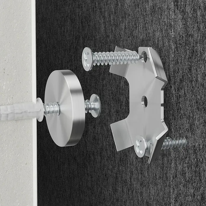 Magnethalter für Akustikpaneele - 3 Stk., Metall - Silberne Befestigungselemente: Dübel, Abstandhalter, Halterung und Schrauben auf dunkler Oberfläche, bereit zur Montage.