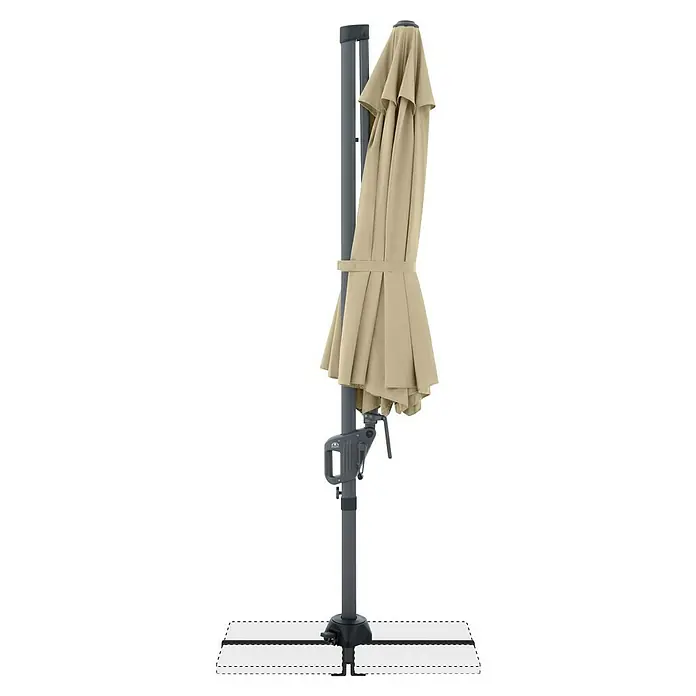 Doppler Ampelschirm rund Life - Sand, Durchmesser Bespannung: 310 cm - Geschlossener beiger Ampelschirm mit dunkelgrauem Mast und Kurbelmechanismus.