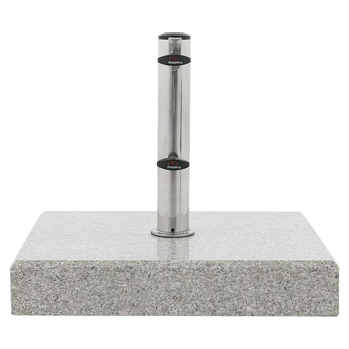 Doppler Granitschirmständer Life - 32,55 kg, L x B: 45 x 45 cm - Polierter Metall-Sonnenschirmständer mit Doppler-Logo auf rechteckigem, grau gesprenkeltem Granitsockel.
