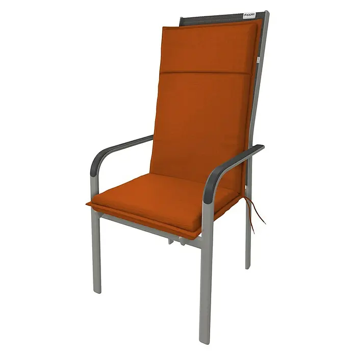 Doppler Sitzauflage Life - Hochlehner, L x B x H: 119 x 48 x 4 cm, Polyester, Orange - Gartenstuhl mit grauem Metallrahmen und orangefarbenen Stoffkissen. Mit dunklen Armlehnenauflagen.