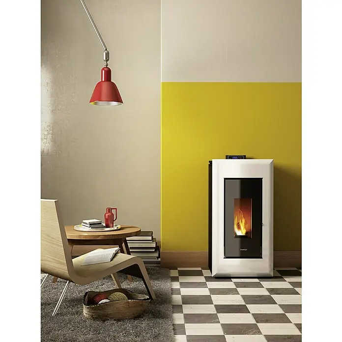 FreePoint Pelletofen Vega Airtight - 10,5 kW, Raumheizvermögen: 252 m³, 0,6 kg/h - 2,4 kg/h, Schwarz/Weiß - Ein modernes Interieur mit einem Pelletkaminofen von FreePoint, der Wärme und Stil in den Raum bringt. Gemütliche Atmosphäre mit Designermöbeln.