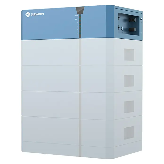 Steuereinheit - Passend für: AI-HB G2 Solplanet - Solplanet Energiespeichersystem mit blauem Topmodul, Statusanzeigeleuchten und mehrstuigem weißen Batteriespeicher darunter.