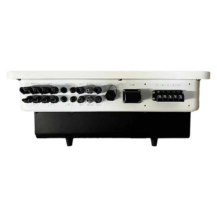 Growatt Wechselrichter MID 25KTL3-XH - 0% MwSt. (gem. § 12 Abs. 3 UStG) - 25.000 W - Weißes Anschlussfeld eines Solarwechselrichters mit schwarzen Ports für Solar (MPPT), Batterie, USB, Kommunikation und AC-Stromklemmen.