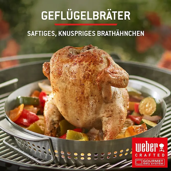 Weber Spirit Gasgrill E-435 - Grillfläche (B x T): 62 x 44 cm, 10,3 kW, Anzahl Brenner: 4 Stk. - Edelstahl Weber Geflügelbräter auf Grillrost mit einem ganzen, gebratenen Hähnchen und Gemüse.