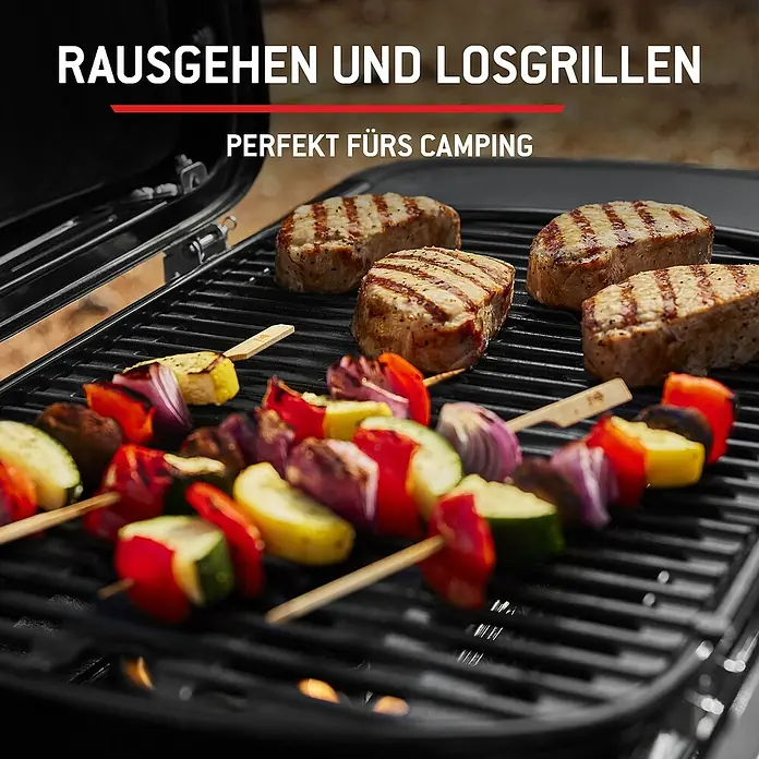 Weber Compact Gasgrill Traveler - Grillfläche (B x T): 53 x 36 cm, 3,2 kW, Anzahl Brenner: 1 Stk. - Schwarzer, tragbarer Grill mit Steaks und Gemüsespießen, ideal für Camping.