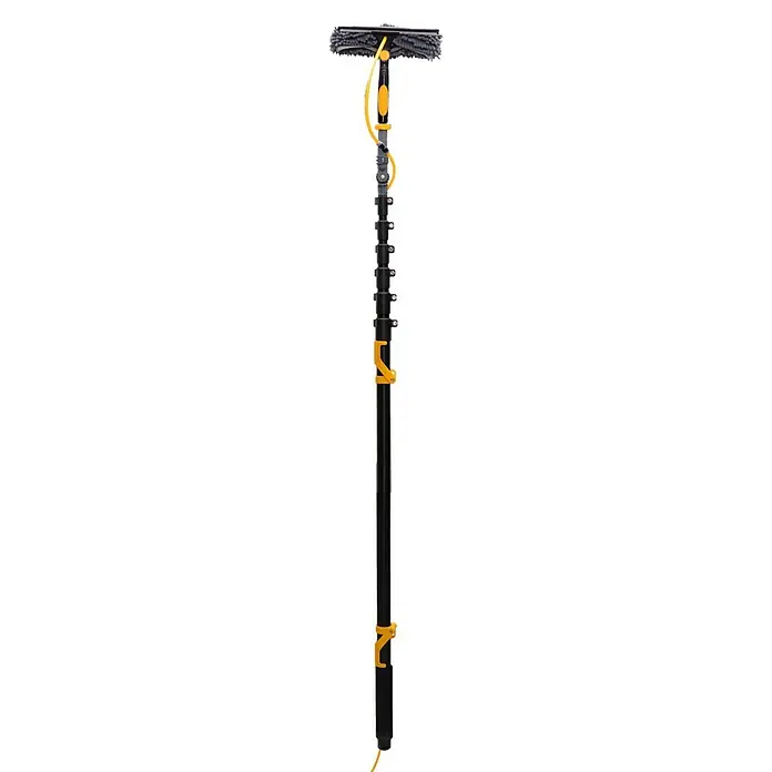 Neptun PV-  & Fassaden Reinigungsset mit verschiedenen Aufsätzen - Teleskopstiel, 120 cm - 490 cm - Schwarze Teleskop-Reinigungsstange mit grauem Bürstenkopf und gelbem Schlauch.