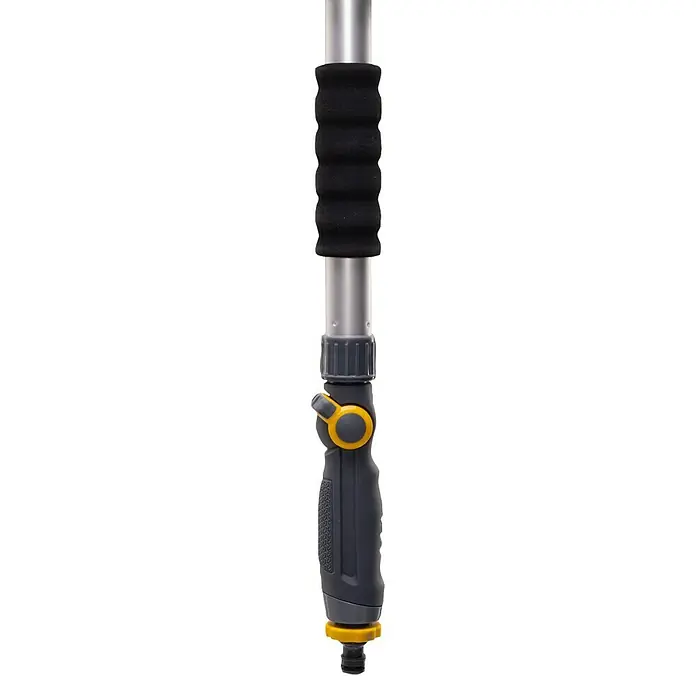 Neptun Escoba con agua - 4 pzs. - Lanza de riego plateada con empuñadura de espuma negra, mango gris oscuro y detalles amarillos.