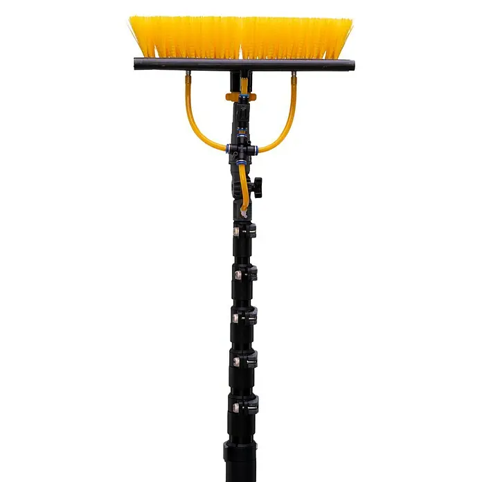 Neptun PV-  & Fassaden Reinigungsset mit verschiedenen Aufsätzen - Teleskopstiel, 180 cm - 850 cm - Teleskopische wasserführende Bürste mit gelben Borsten, schwarzem Ausziehstiel und integrierten Schläuchen zum Reinigen.