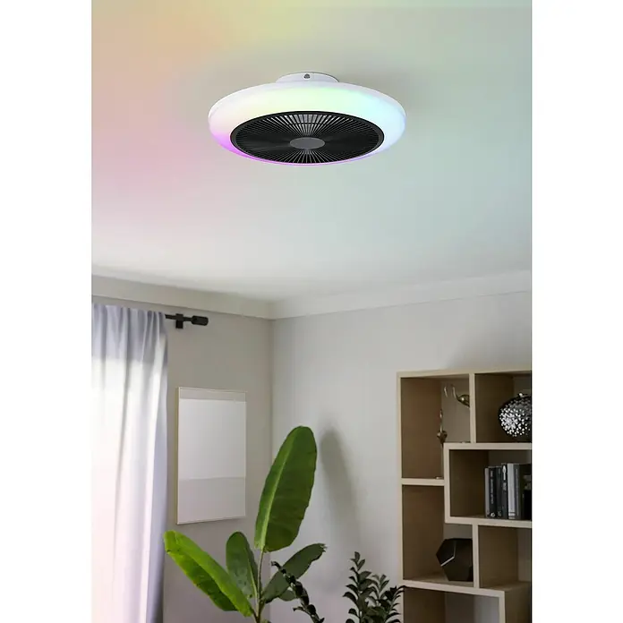 Eglo Ventilador de techo Sayulita - Blanco, 46 cm, 12 W, RGBW - Ventilador de techo blanco con luz LED multicolor integrada, instalado en el techo de una habitación.