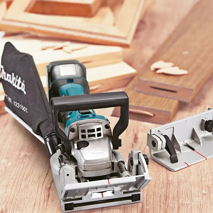 Makita LXT 18V Fresa de ranurado de batería DPJ180RTJ - 18 V, 2 baterías, 5 Ah, 20 mm - Fresadora de uniones Makita sin cable para carpintería de precisión. Ideal para crear uniones fuertes en la fabricación de muebles y acabados.