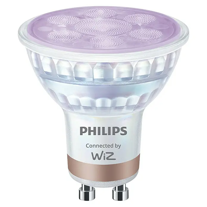 Philips Wiz Smart-LED-Lampe - GU10, Dimmbar, RGBW, 400 lm, 4,7 W, 1 Stk. - Eine Philips WiZ GU10 Smart-Spotlight-Lampe mit lila leuchtender Oberfläche, weißem Gehäuse und zwei Metallstiften.