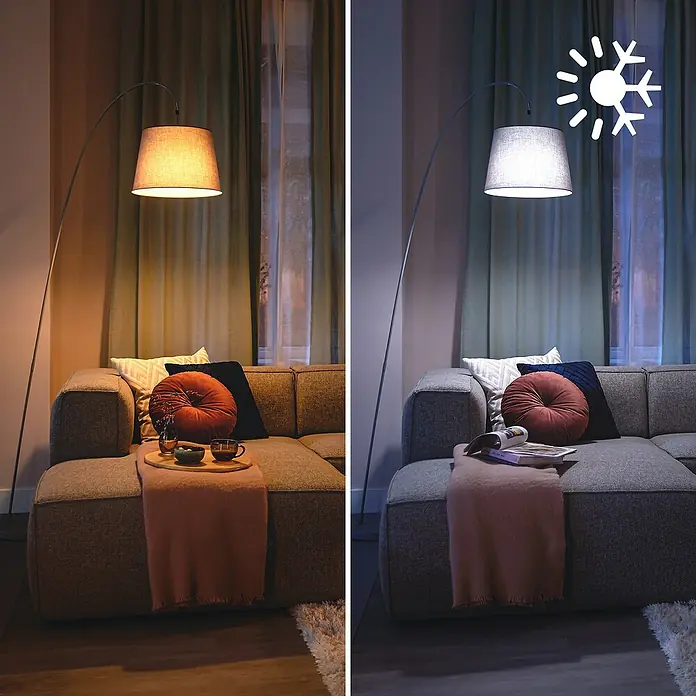 Philips Wiz Smart-LED-Lampe - E27, Dimmbar, RGBW, 2.452 lm, 18,5 W, 1 Stk. - Eine Stehlampe beleuchtet ein Wohnzimmersofa und zeigt ihre warmen und kühlen Lichteinstellungen für verschiedene Stimmungen.