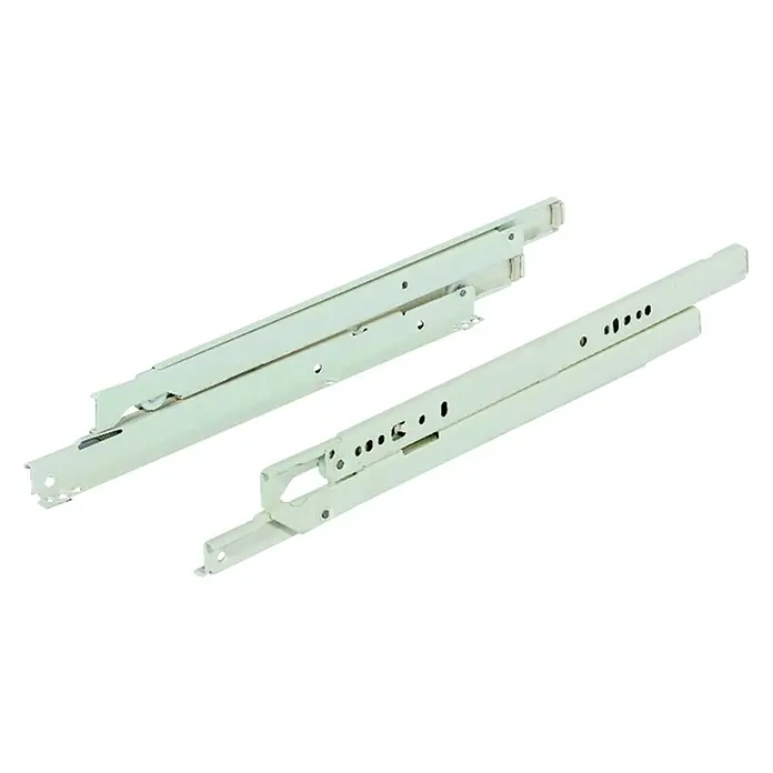 Stabilit Guía para cajones - Longitud de instalación: 500 mm, Capacidad de carga: 50 kg, Extracción total, Lateralmente en el cajón, Recubrimiento en polvo - La imagen muestra dos guías de cajón blancas. Las guías están hechas de metal y tienen varios orificios para el montaje.