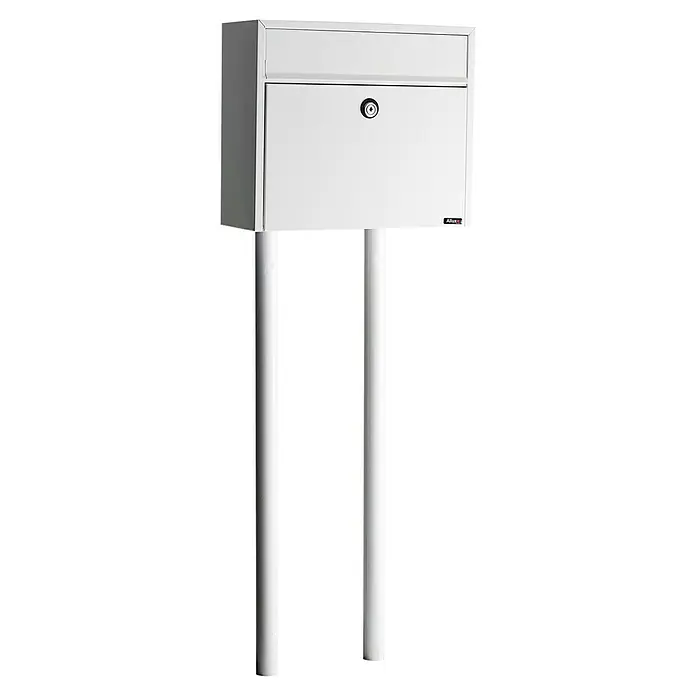 Allux Standbriefkasten LT150 - L x B x H: 150 x 390 x 330 mm, Weiß, Stahl - Weißer Briefkasten auf zwei Pfosten mit Schloss und „Allux“-Logo.