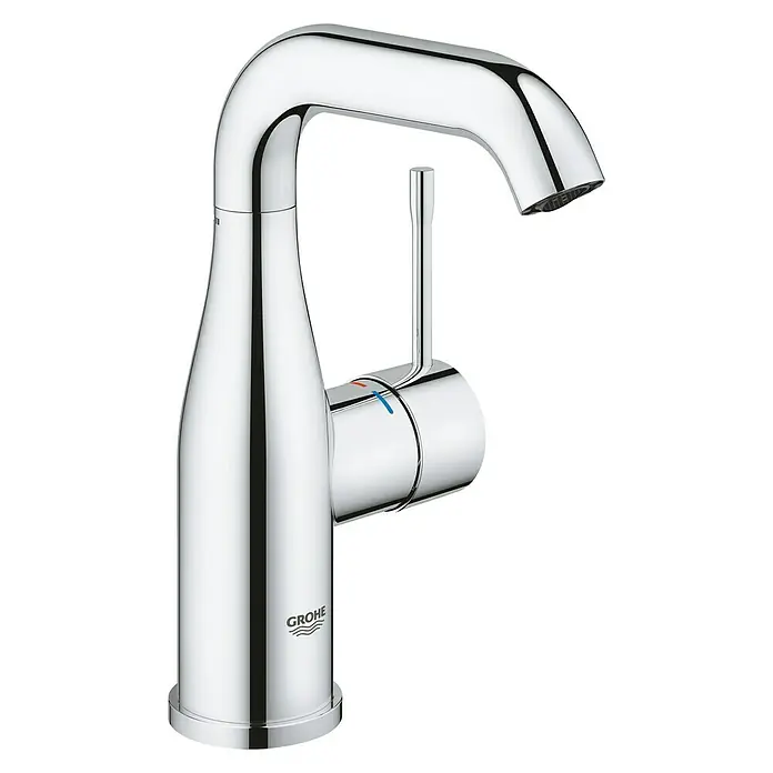 Grohe Essence Waschtischarmatur M-Size - Chrom, Glänzend - Nahaufnahme eines glänzenden, modernen Grohe-Wasserhahns mit Einhebelmischer, der durch sein elegantes Design besticht.