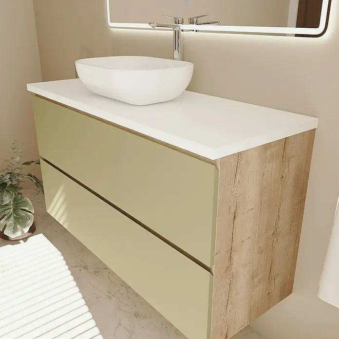 Mueble bajo de lavabo Isa - An x Pr x Al: 120 x 44,6 x 54,5 cm, Verde, Apertura con uñero ingletado 45 grados - Mueble de baño moderno con cajones verde claro, lateral de madera, encimera blanca, lavabo sobre encimera y espejo iluminado.
