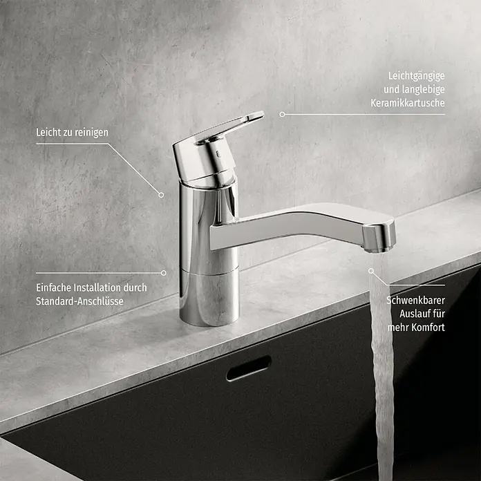 Spültischarmatur - Ausladung Armatur: 215 mm, Chrom, Glänzend - Verchromte Küchenarmatur mit Schwenkauslauf, die Wasser in ein dunkles Spülbecken abgibt.