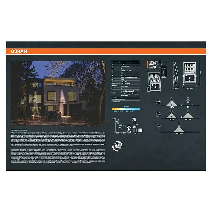 Osram LED-Sensor-Außenwandleuchte Endura Flood - 10 W, 19,4 x 6,7 x 31,3 cm, Kaltweiß - Schwarzer Solar-Flutlichtstrahler mit Fernbedienung und Sensor beleuchtet ein modernes Haus bei Nacht.