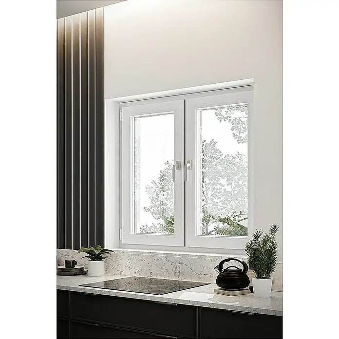 Solid Elements Kunststofffenster Basic - 120 x 110 cm, Verglasung: 2-fach, DIN Anschlag: Links/Rechts, Außen: Anthrazit Sandstruktur, Innen: Weiß - Moderne Küche mit weiß gerahmtem Fenster, eleganter Arbeitsplatte in Marmoroptik und einem schlanken schwarzen Induktionskochfeld.