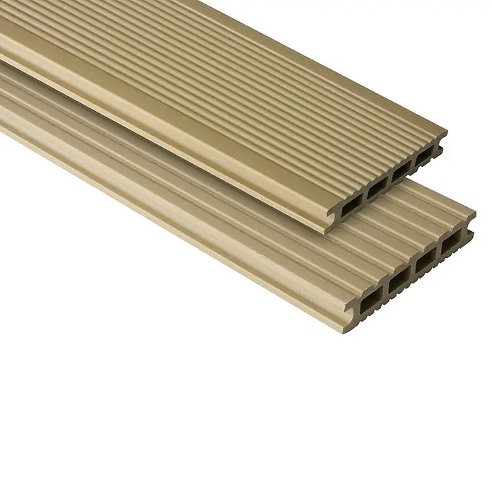 Kovalex WPC-Terrassendiele Exklusiv nach Maß - 500 x 14,5 x 2,6 cm, Sand - Zwei hellbraune WPC-Terrassendielen, geriffelte Oberfläche, Hohlkammer.