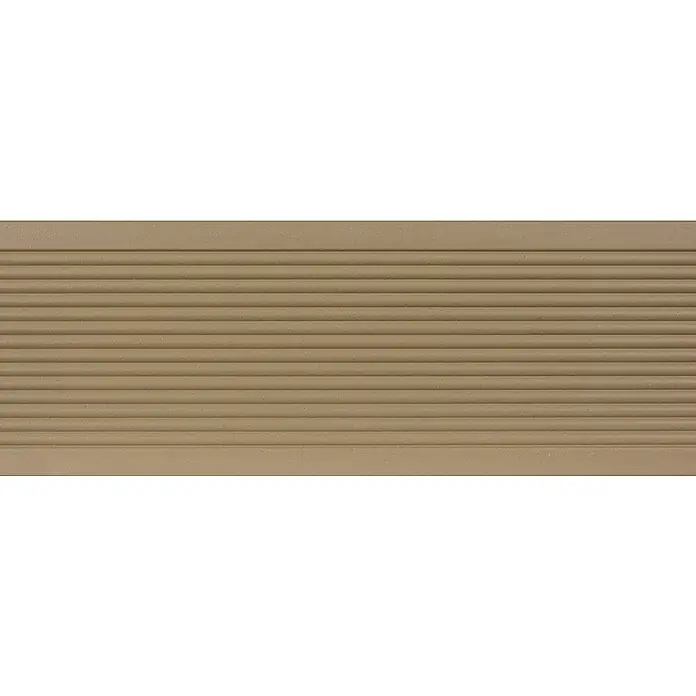 Kovalex WPC-Terrassendiele Exklusiv nach Maß - 500 x 14,5 x 2,6 cm, Sand - Beige Platte mit parallelen horizontalen Rillen, mit einer feinen strukturierten Oberfläche.