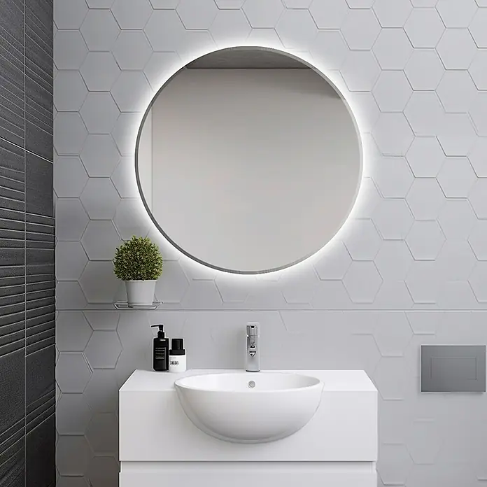 Espejo con luz Salma - 80 cm, Vidrio - Espejo redondo retroiluminado que ilumina un área de tocador de baño moderna.