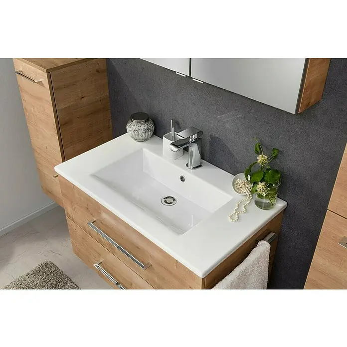 Fackelmann B.perfekt Badmöbel-Set - Gesamtbreite Badmöbel: 82 cm, Braun Hell, Matt, Komplettset aus Waschtischunterschrank, Waschtisch und Spiegelschrank - Moderner Bad-Waschtisch mit integriertem weißen Waschbecken und hellen Holzschränken, in einem Badezimmer.