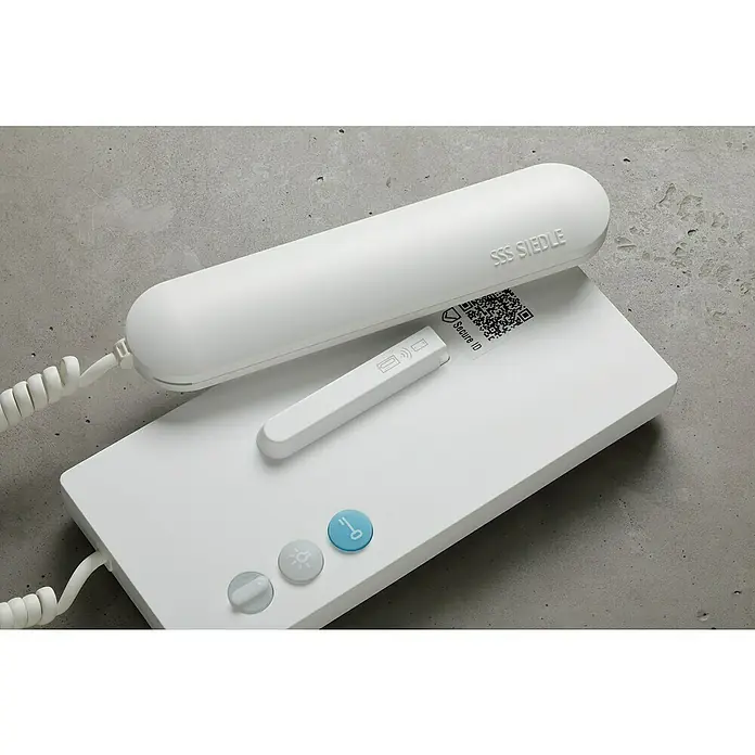 Siedle Türsprechanlage Haustelefon HTA 811-0 W - Weiß, Drahttechnik: 6+n - Weißes Siedle-Gegensprechanlage aus Kunststoff mit Hörer, Basiseinheit mit Lichttaste und Türöffner sowie einem "Secure ID" QR-Code.