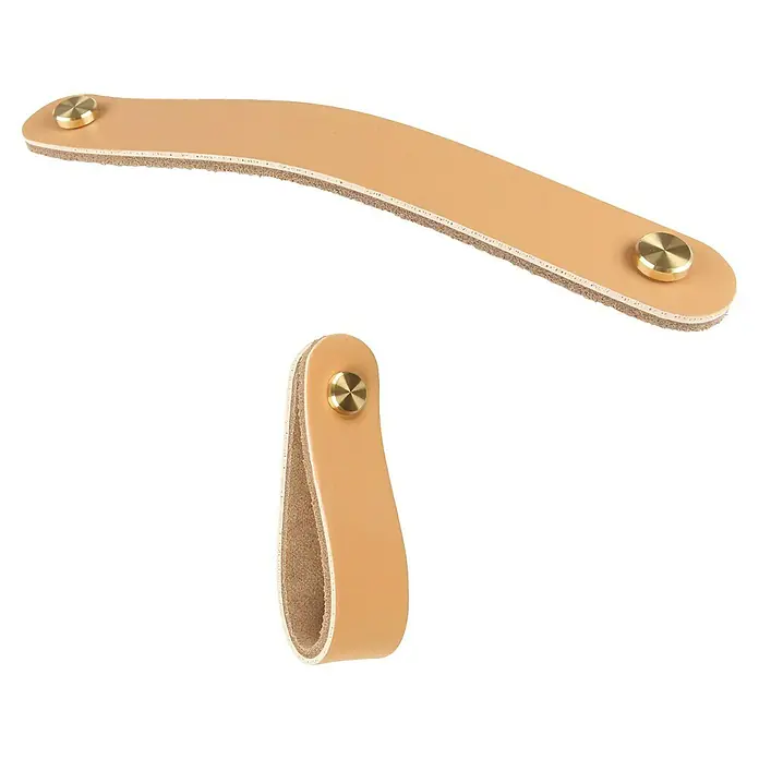 Rei Möbelgriff - Länge: 160 mm, Leder, Creme - Beige Ledergriffe mit Messingbeschlägen, gerade und geschlungen dargestellt.