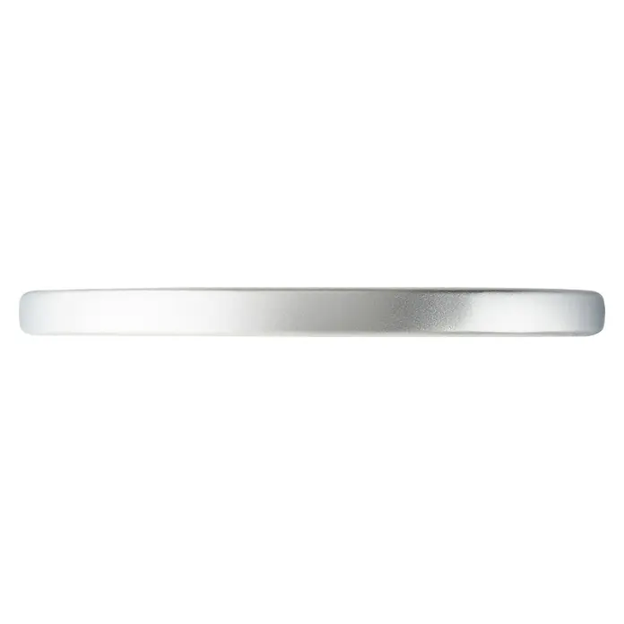 Rei Möbelgriff - Lochabstand: 96 mm, L x B x H: 124 x 11 x 25 mm, Chrom, Matt - Silberfarbene, rechteckige Metallleiste mit gebürsteter Textur.