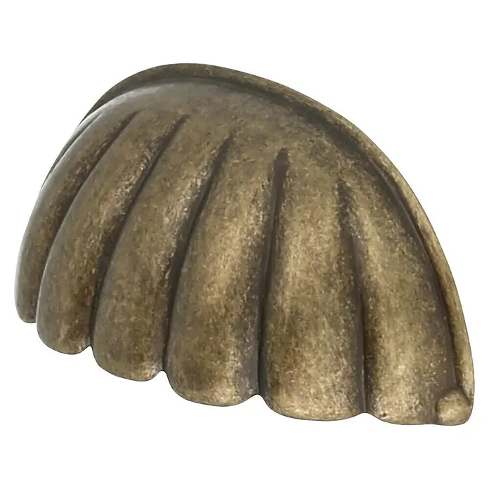 Rei Möbelgriff - Lochabstand: 64 mm, Sonstige, Antikes Messing, L x B x H: 75 x 34 x 20 mm - Antiker Messingmuschelgriff mit Rillen für Schubladen oder Schränke.