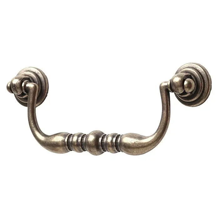Rei Tirador para muebles - L x An x Al: 116 x 43 x 16 mm, Distancia entre orificios: 96 mm, Cuero viejo - Tirador de cajón ornamentado de bronce antiguo.