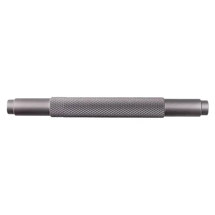 Rei Möbelgriff - Lochabstand: 96 mm, Aluminium, Graphit, Trend - Graues zylindrisches Metallgriffstück mit Rändelung.