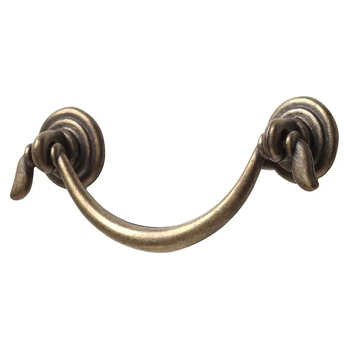 Rei Möbelgriff - Lochabstand: 64 mm, Sonstige, Antikes Messing, L x B x H: 82 x 32 x 15 mm - Geschwungener Schubladengriff aus antikem Messing-Metall.