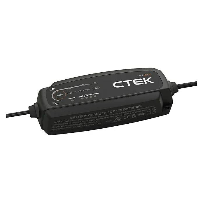CTEK Automatik-Ladegerät NXT 5 EU - Ladestrom: 5 A, Kapazität: 1,2 Ah - 160 Ah - Schwarzes CTEK 12V | NXT 5 Batterieladegerät für 12V-Batterien, mit Modus-Taste, Ladeanzeigen und Produktspezifikationen.