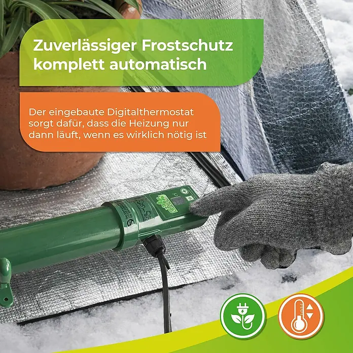 BioGreen Gewächshaus-Heizung - Heizleistung: 135 W - Grünes, automatisches Frostschutzgerät mit digitalem Thermostat, von behandschuhter Hand auf Schneeoberfläche eingestellt.