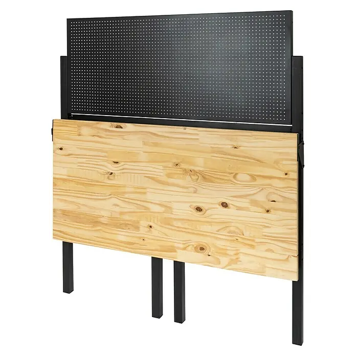 Werkbank Klappbar - L x B: 64,6 x 121,5 cm, Arbeitshöhe: 142 cm, Belastbarkeit: 150 kg - Ansicht eines Arbeitstisches mit Holzplatte und Lochplatte auf einem schwarzen Hintergrund.