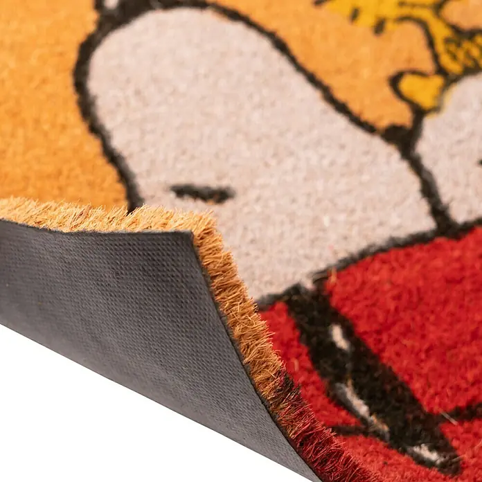 Fußmatte Snoopy - 60 x 40 cm, Material Nutzschicht: Kokos - Snoopy Kokosfußmatte mit farbigem Design und dunkler rutschfester Rückseite, schräg gezeigt zur Darstellung der Textur.