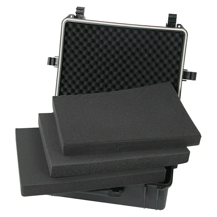 Hepco & Becker Werkzeugkoffer Solid 5620 - L x B x H: 435 x 515 x 225 mm - Eine geöffnete schwarze Schutzkoffer mit herausnehmbarem Schaumstoffeinsatz. Der Koffer ist ideal für den sicheren Transport empfindlicher Gegenstände.