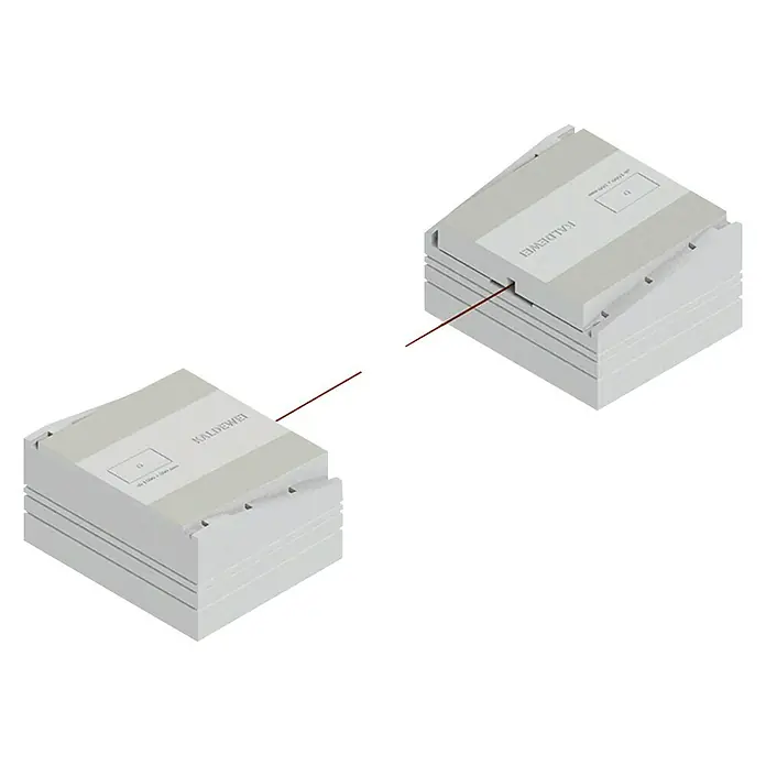 Kaldewei Mitten-Abstützsystem MAS 5315 - Geeignet für: Duschwannen - Zwei Kaldewei Duschwannen-Montageelemente sind durch einen roten Laserstrahl verbunden, was die präzise Ausrichtung und Installation demonstriert.