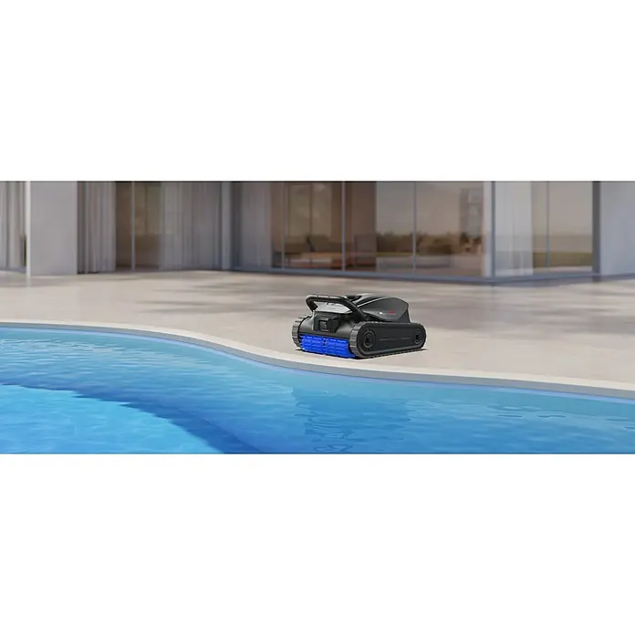 Mova Poolroboter Diver A10 - Akkubetrieben, Passend für: Pools bis 180 m² Grundfäche, Filterleistung: 22.700 l/h - Schwarz-grauer Roboter-Poolreiniger mit blauen Bürsten am blauen Swimmingpool.