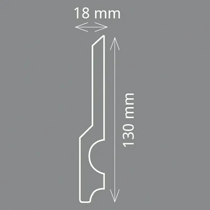 Fußleiste CF 14 - 200 x 1,8 x 13 cm, Extrudiertes HD-Polymer - Abbildung eines weißen Fußleistenprofils mit den Maßen 18 mm Breite und 130 mm Höhe auf grauem Hintergrund.