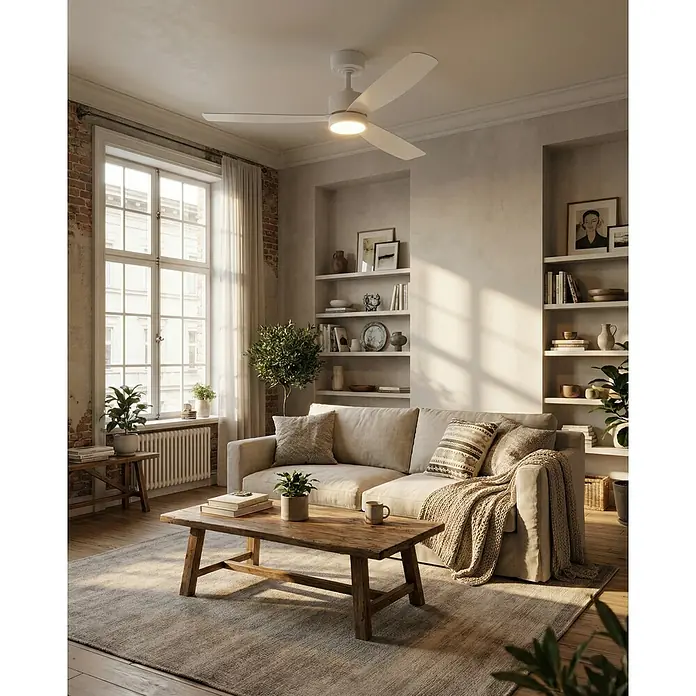 Eglo Deckenventilator Bonassola - Weiß, 132 cm - Weißer dreiflügeliger Deckenventilator mit integriertem Licht, an der Decke eines Wohnzimmers installiert.