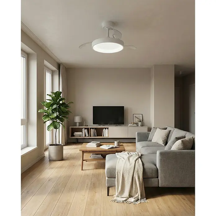 Eglo Deckenventilator Torreya - Weiß, 77 cm - Weißer Deckenventilator mit integriertem runden LED-Licht, an einer hellen Decke in einem modernen Wohnzimmer installiert.