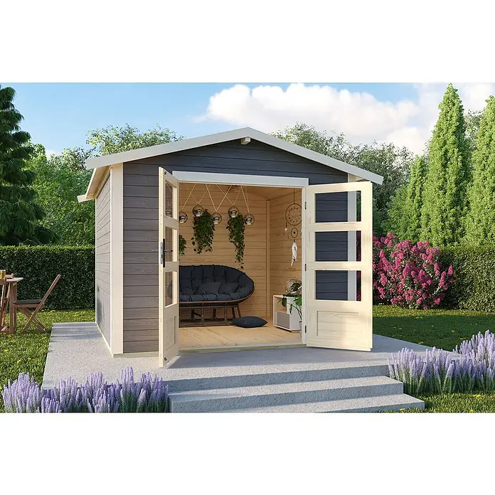 Karibu Gartenhaus Berlo 3 - Außenmaß inkl. Dachüberstand (B x T): 300 x 304 cm, Holz, Terragrau - Ein stilvolles dunkelgraues Holzgartenhaus mit offenen hellen Holztüren zeigt ein gemütliches Interieur mit Sofa, Lichtern und Pflanzen in einem üppigen Garten.
