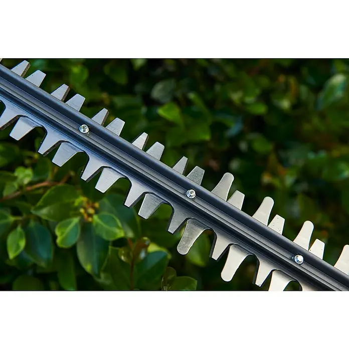Ryobi Max Power Akku-Heckenschere RY36HT60A - 36 V, Li-Ionen, Ohne Akku, Schnittlänge: 60 cm - Metallische Heckenscherenmesser mit scharfen Zähnen.